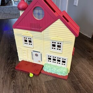 Full size Bluey house with lights and sounds